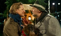 Urkomisch: Gery Seidl mit Thomas Stipsits (selbst mit „Griechenland“ höchst erfolgreich) am Set ...