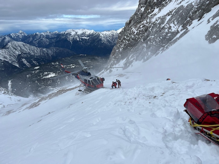 The accident occurred in the area of the Zugspitze.