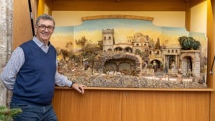 Susi Berger Herbert Skalicky vom Krippenbauverein Grödig baute mit Kollegen die Krippe der Kirche in ...