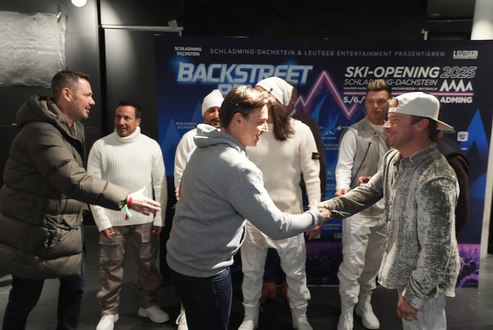 Hello „Krone“: Norman Schenz und Marcus Stoimaier durften kurz mit den Backstreet Boys plaudern.