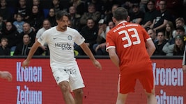 Ivo Vastic, Mitglied von Sturms Jahrhundert-Elf, soll die Fans am Parkett mit Gustostückerln ...