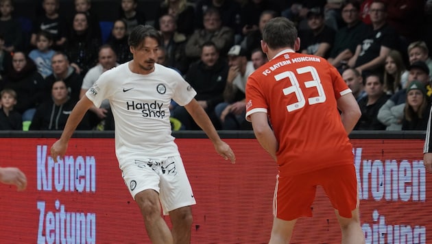 Ivo Vastic, Mitglied von Sturms Jahrhundert-Elf, soll die Fans am Parkett mit Gustostückerln ...