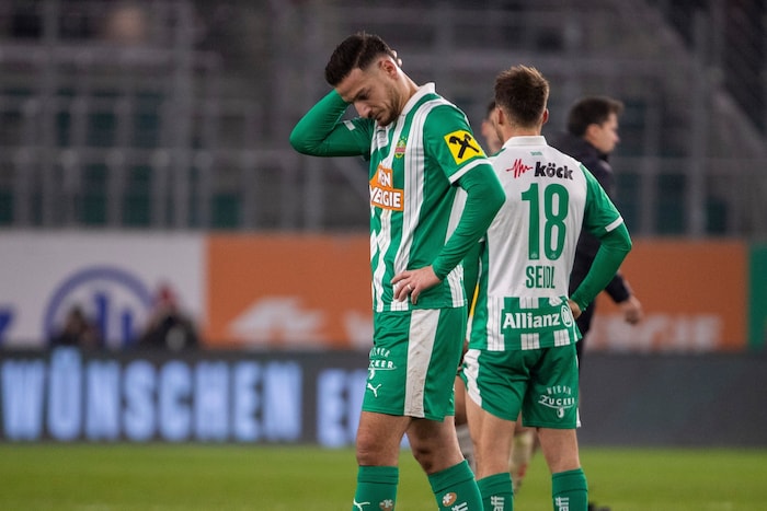 Hanging heads for the Hütteldorfer