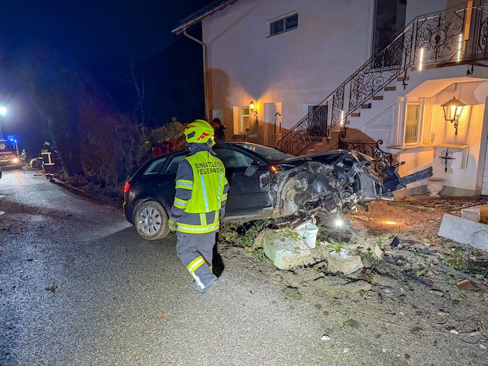 Der Wagen blieb kurz vorm Haus hängen