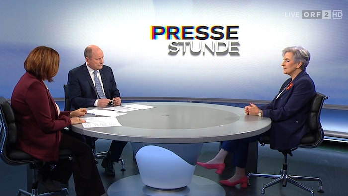 Sporrer (re.) stellte sich den Fragen von Petra Stuiber (Standard und Christoph Varga (ORF).