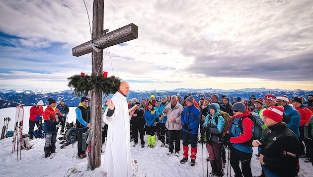 Zahlreiche „Krone“-Bergfreunde waren bei der Adventwanderung auf das Stubeck am 2. Adventsonntag ...