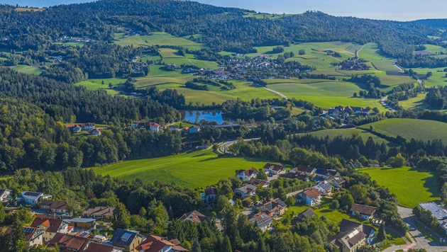 In Hauzenberg stieß die Polizei auf das Auto des vermissten Welsers – von ihm fehlt noch jede ...