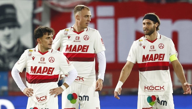 Torschütze Christian Lichtenberger, Alexander Hofleitner, Daniel Maderner (v. li.) und der GAK ...