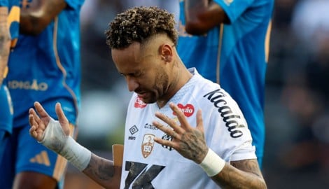 Neymar hat seinen Vertrag bei seinem Jugendverein FC Santos verlängert.