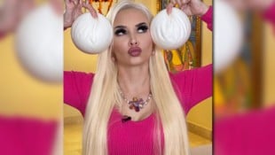 Daniela Katzenberger hat sich von ihren großen Implantaten getrennt und trägt jetzt ...