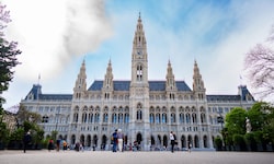 Im Rathaus geht man aktuell von weniger Schulden aus.