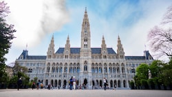 Im Rathaus geht man aktuell von weniger Schulden aus.