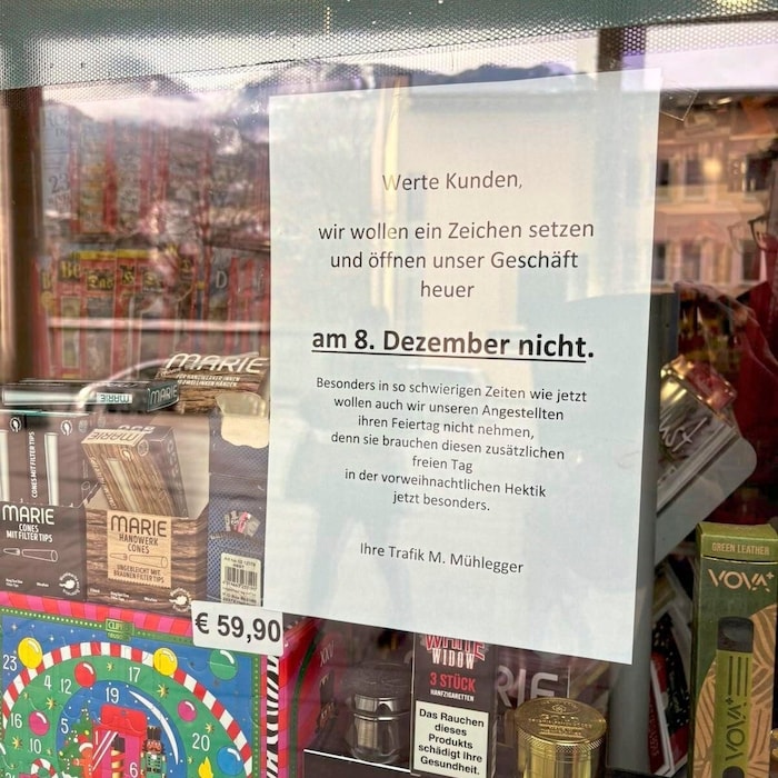 Die Trafik bei den Schwazer StadtGalerien erklärte mit diesem Aushang, warum man bewusst auf die ...