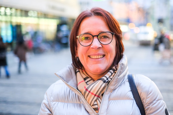 Christa Rainer (57, Engerwitzdorf) „Ich gebe kein Geld für einen Tannenbaum aus. Wir haben einen ...