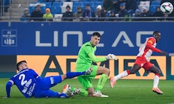 Edmund Baidoo (re.) traf bei Blau-Weiß Linz zum 2:0.