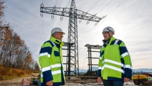 Salzburg-Netz-Geschäftsführer Hannes Walsberger (li.) und Walter Schaffer erklären die Gründe ...