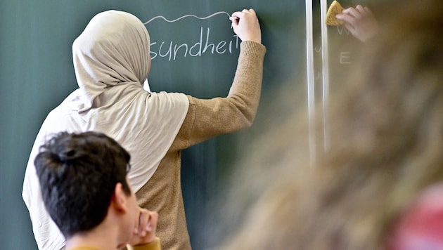 Die Schule ist künftig wieder zum Lernen da, nicht für fundamentalistische Symbolpolitik.