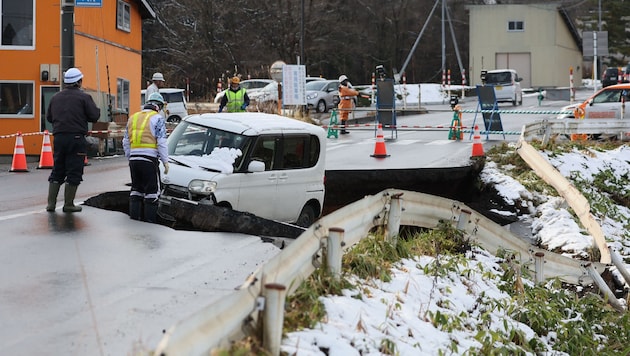 Der befürchtete Tsunami blieb zwar aus, Schäden richtete das Erdbeben vor der Küste Japans ...