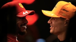 Lewis Hamilton (l.) sprach vor dem WM-Finale mit Lando Norris (r.).