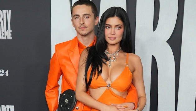 Timothée Chalamet und Kylie Jenner erschienen im perfekt aufeinander abgestimmten orangefarbenen ...
