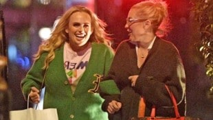 Schon im Oktober beim Shoppen in London wirkte das Paar sehr glücklich. Jetzt machten sie es ...