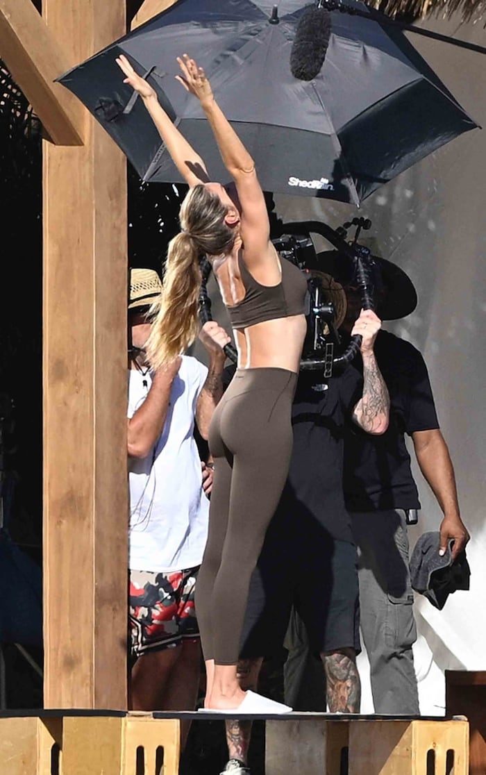 Bündchen absolut durchtrainiert und komplett entspannt.