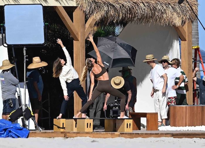 Egal, welche Pose vorgegeben wird, das Model lächelte und lieferte eine Bewegung nach der ...