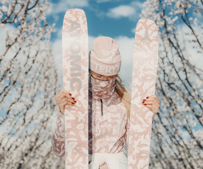 Atomic und Arc‘teryx gehören beide zur Amer-Gruppe, was diese Kooperation möglich macht.
