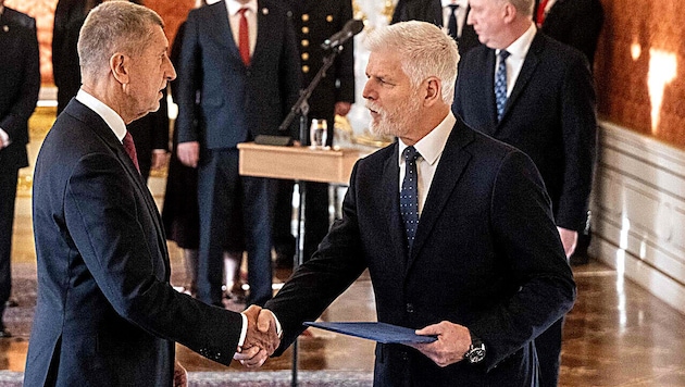 Von links: Tschechiens Premier Andrej Babiš und Staatspräsident Petr Pavel