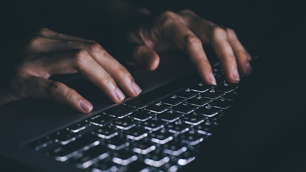 Die Staatsanwaltschaft wirft dem Angeklagten unter anderem Mord und fünffachen versuchten Mord ...