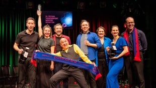 So sehen Sieger aus: „Die Dritten“ in Blau und die Vizemeister „Salon Spontan“, David Wagner ...