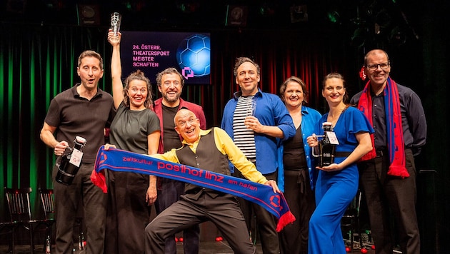 So sehen Sieger aus: „Die Dritten“ in Blau und die Vizemeister „Salon Spontan“, David Wagner ...