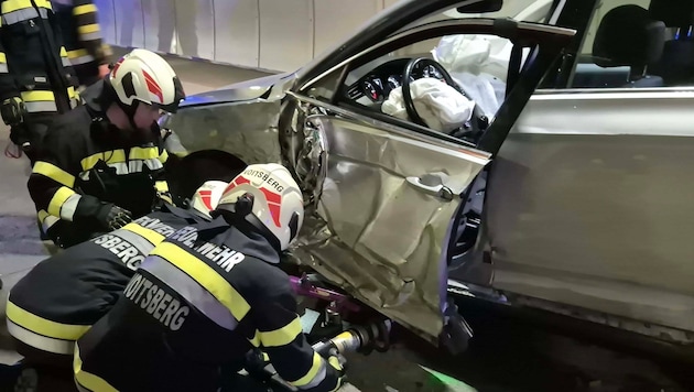 Die Feuerwehr Voitsberg barg die beiden Unfallfahrzeuge.