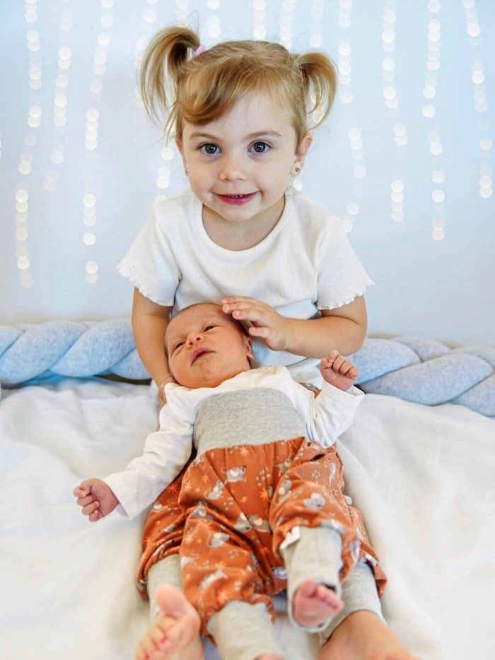 Baby Mira Milena und Schwester Lea Eleyna aus Puch