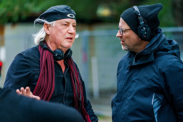 Regisseur Harald Sicheritz dirigierte bei den Dreharbeiten zum kammerspielartigen neuen Wiener ...