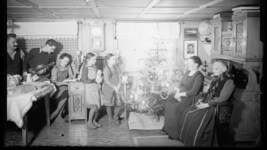 Kerzen erhellen die Stube – daran hat sich bis heute nicht viel verändert. 