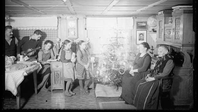 Kerzen erhellen die Stube – daran hat sich bis heute nicht viel verändert.