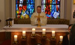 Militärpfarrer Alexander Wessely zelebrierte eine Messe mit Prominenz, Wegbegleitern, Kameraden, ...