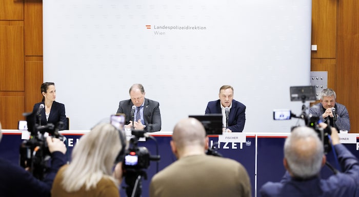 Unter großem Medieninteresse gab die Wiener Polizei sowie Staatsanwaltschaft neue Details ...