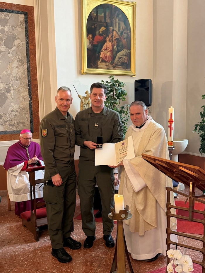 Vizeleutnant Christian Pichler bekam das Martinskreuz überreicht.