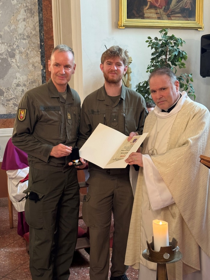 Benedict Hauer bekam ebenfalls das Martinskreuz.