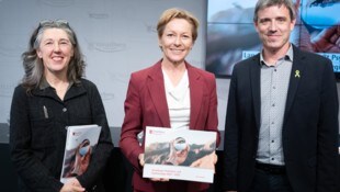 Gemeindepsychiater Raoul Borbé (mit Alexandra Kargl und Martina Rüscher) half beim Erstellen der ...