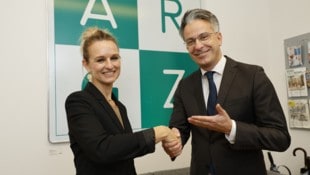 Die neue Citymanagerin Elisa-Maria Steinberger und Wirtschaftsstadtrat Kurt Hohensinner. 