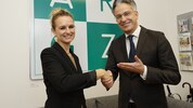Die neue Citymanagerin Elisa-Maria Steinberger und Wirtschaftsstadtrat Kurt Hohensinner. 