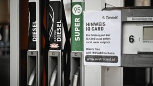 „Die Zahlung mit der IQ Card ist ab sofort nicht mehr möglich“ – dieses Schild hängt etwa an den ...