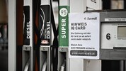 „Die Zahlung mit der IQ Card ist ab sofort nicht mehr möglich“ – dieses Schild hängt etwa an den ...