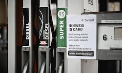 „Die Zahlung mit der IQ Card ist ab sofort nicht mehr möglich“ – dieses Schild hängt etwa an den ...