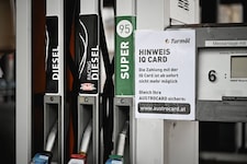 „Die Zahlung mit der IQ Card ist ab sofort nicht mehr möglich“ – dieses Schild hängt etwa an den ...