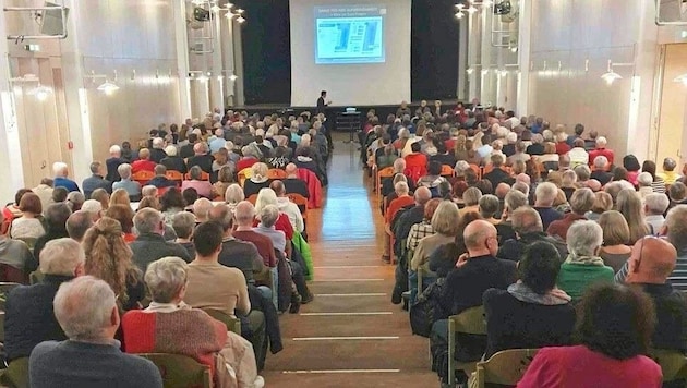 Allein beim ersten Treffen der Gegner von möglichen Abteilungs-Schließungen gab es viele ...