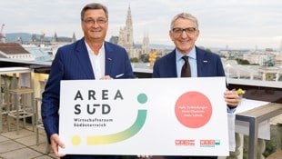 Die Präsidenten der Wirtschaftskammern Kärnten und Steiermark, Jürgen Mandl und Josef Herk, ...